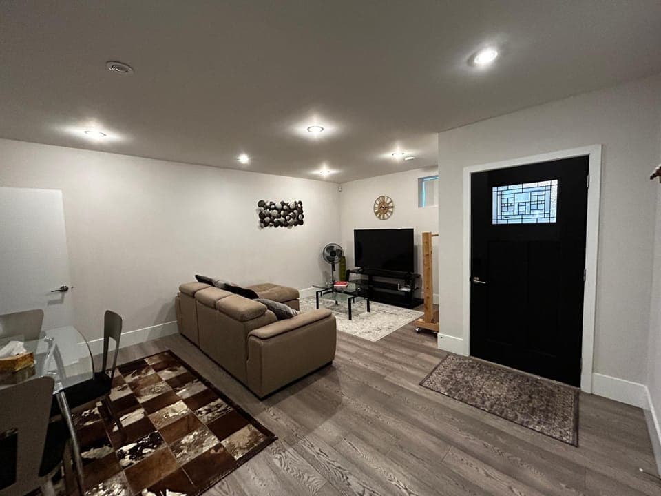 Communal lounge/ TV room, Facade/entrance, Living room, Seating area, Evening entertainment