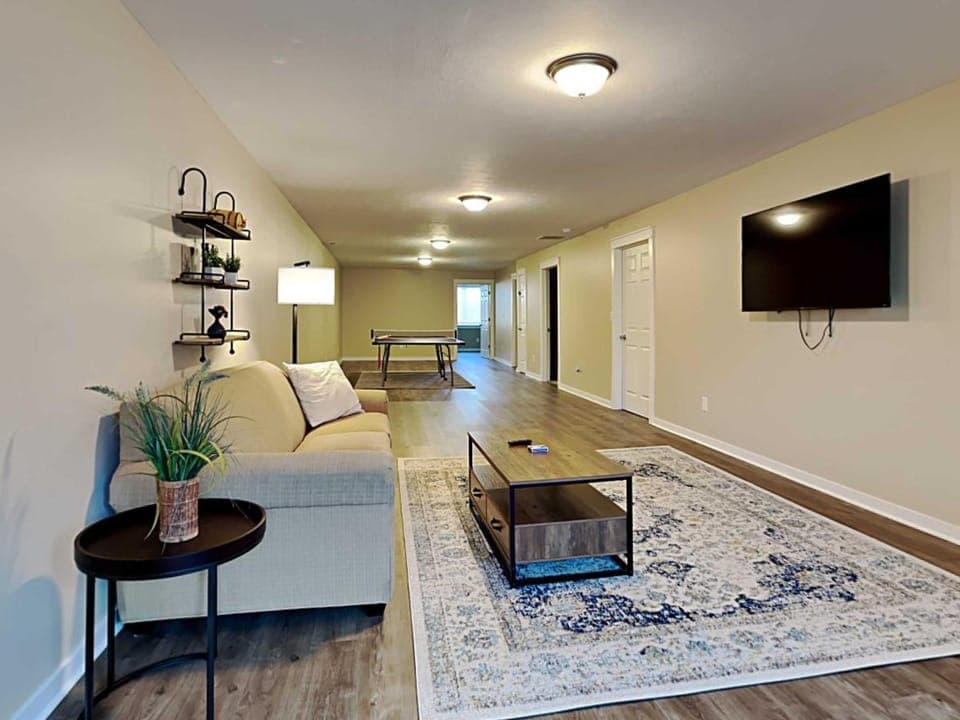 Mins to Downtown & Raceway Rookwood Retreat 1 House in Indianapolis