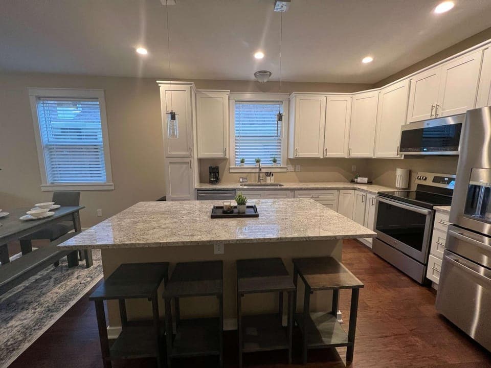 Mins to Downtown & Raceway Rookwood Retreat 2 House in Indianapolis