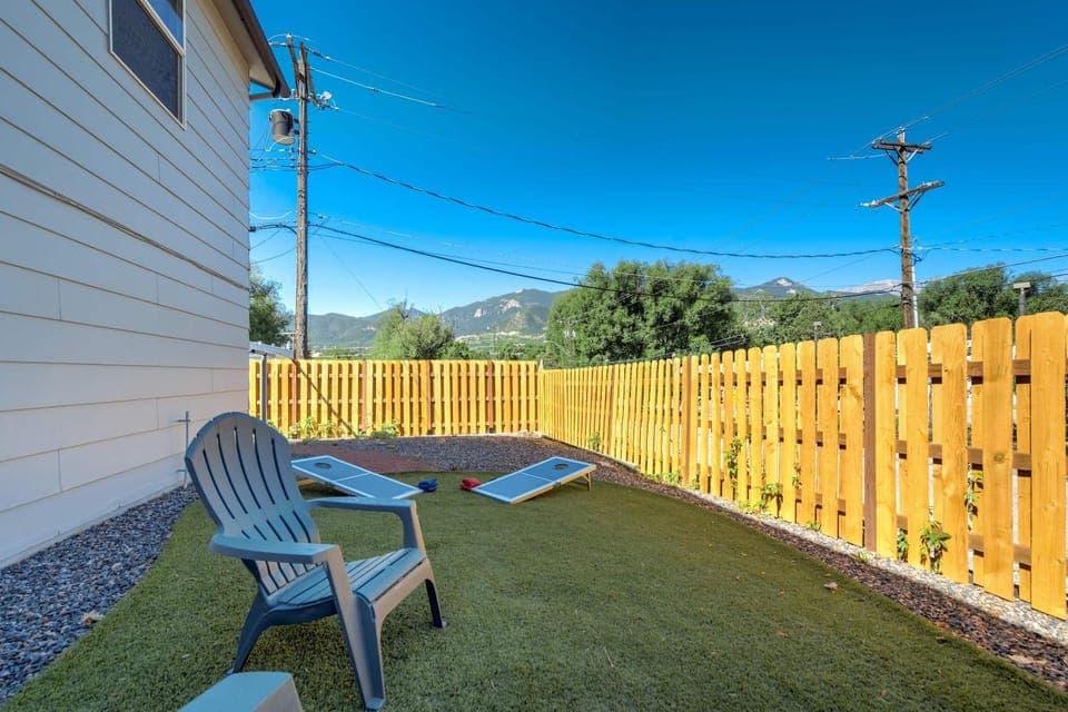 Vermijo Nook Walk to OCC Downtown w Fire Pit Apartment in Old Colorado City