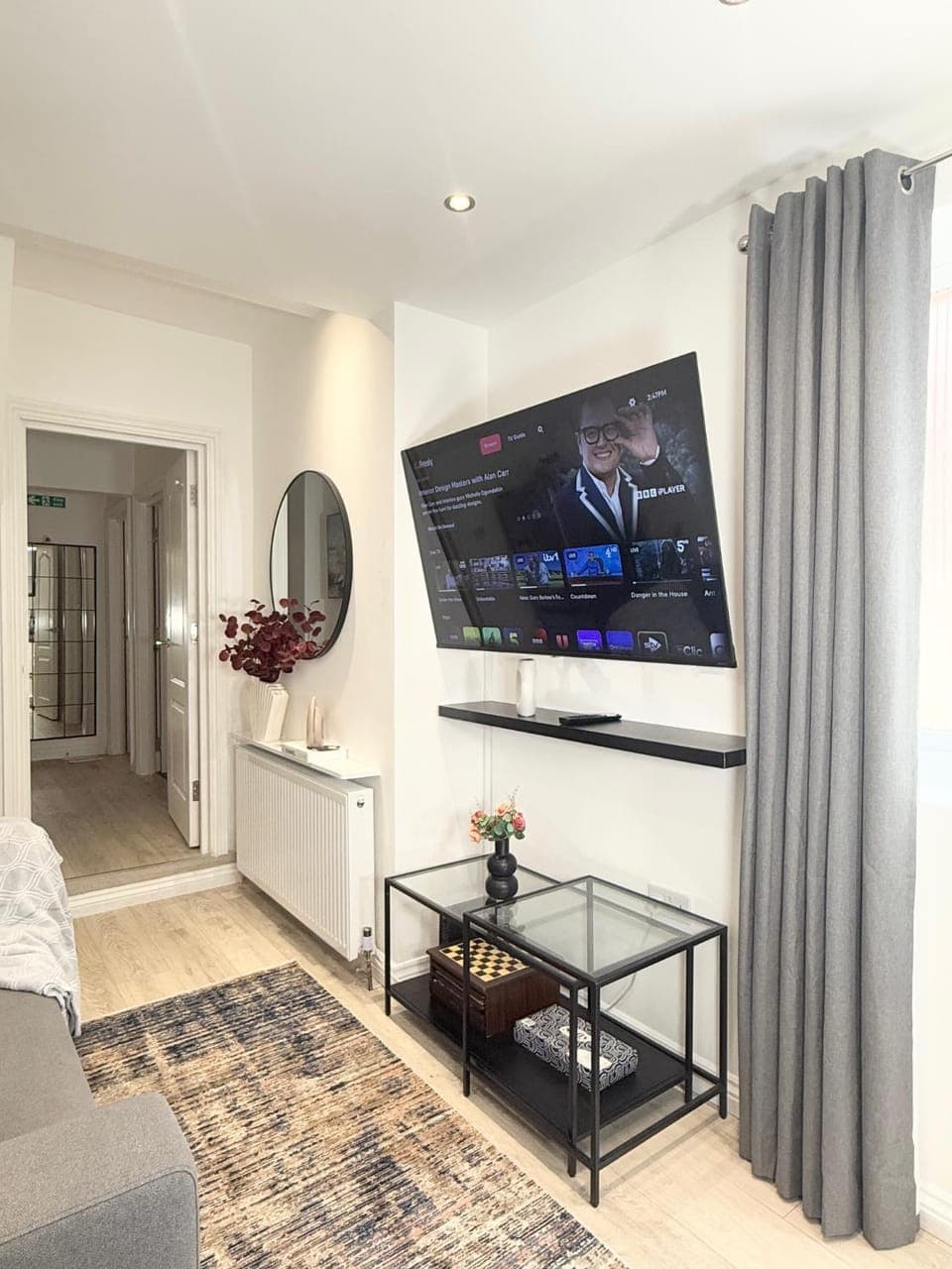 TV and multimedia, Living room, Seating area, Evening entertainment