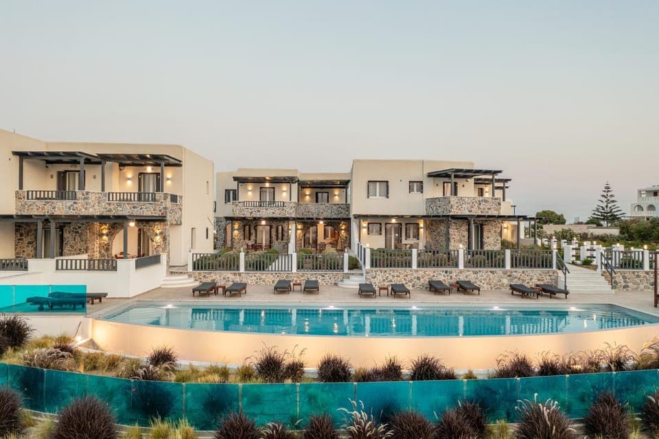 Property building, Patio, Staff, Spring, Day, Night, People, People, People, Property logo or sign, Summer, Garden, View (from property/room), Balcony/Terrace, Other, Other, Other, Decorative detail, Seating area, Diving, Autumn, Text overlay, Text overlay, Text overlay, Guests, Garden view, Pool view, Sea view, Street view, Area and facilities, Swimming pool, Seasons, Time of day, Sunrise, Sunset, children, young children, older children, group of guests, Family, concierge, furniture, internet, locker, storage, sunbed, towels, VIP, wedding, air conditioner