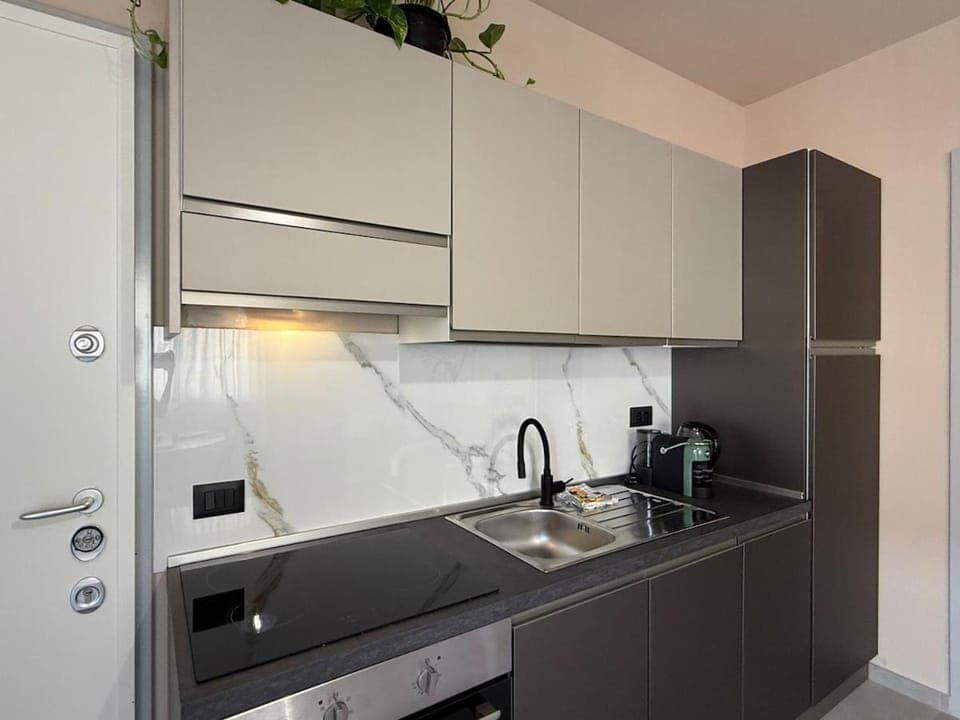 Coffee/tea facilities, Kitchen or kitchenette, dishwasher, oven, stove, toaster