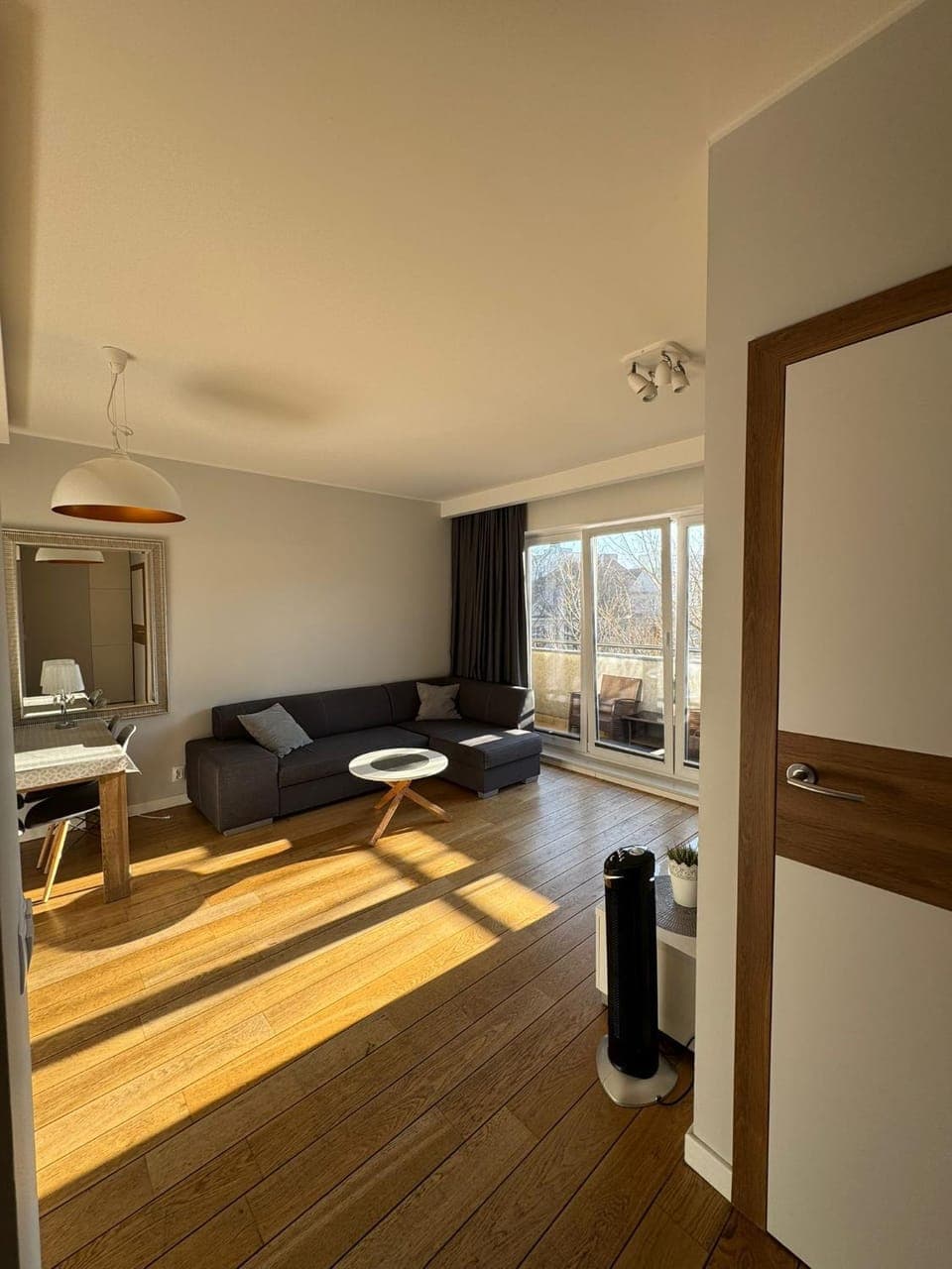 Bed, TV and multimedia, Living room, Photo of the whole room, Seating area, Bedroom