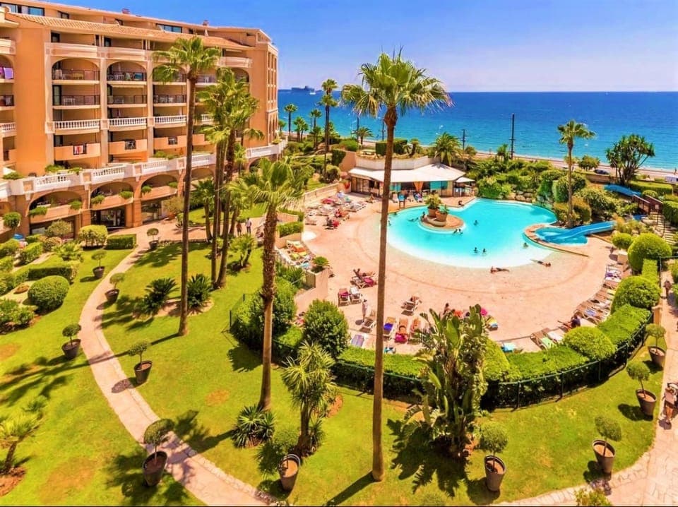 Property building, Swimming pool