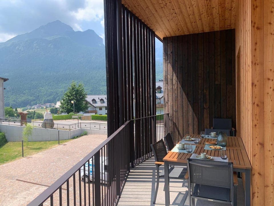 Balcony/Terrace, Mountain view
