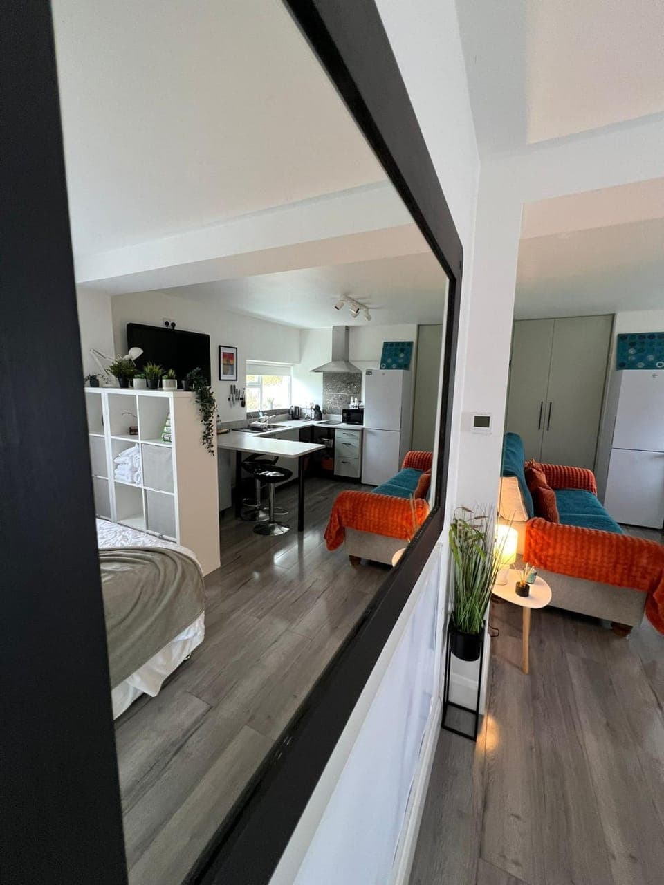 Kitchen or kitchenette, Seating area, Dining area