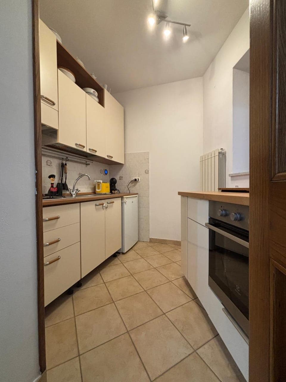 Kitchen or kitchenette, oven, stove
