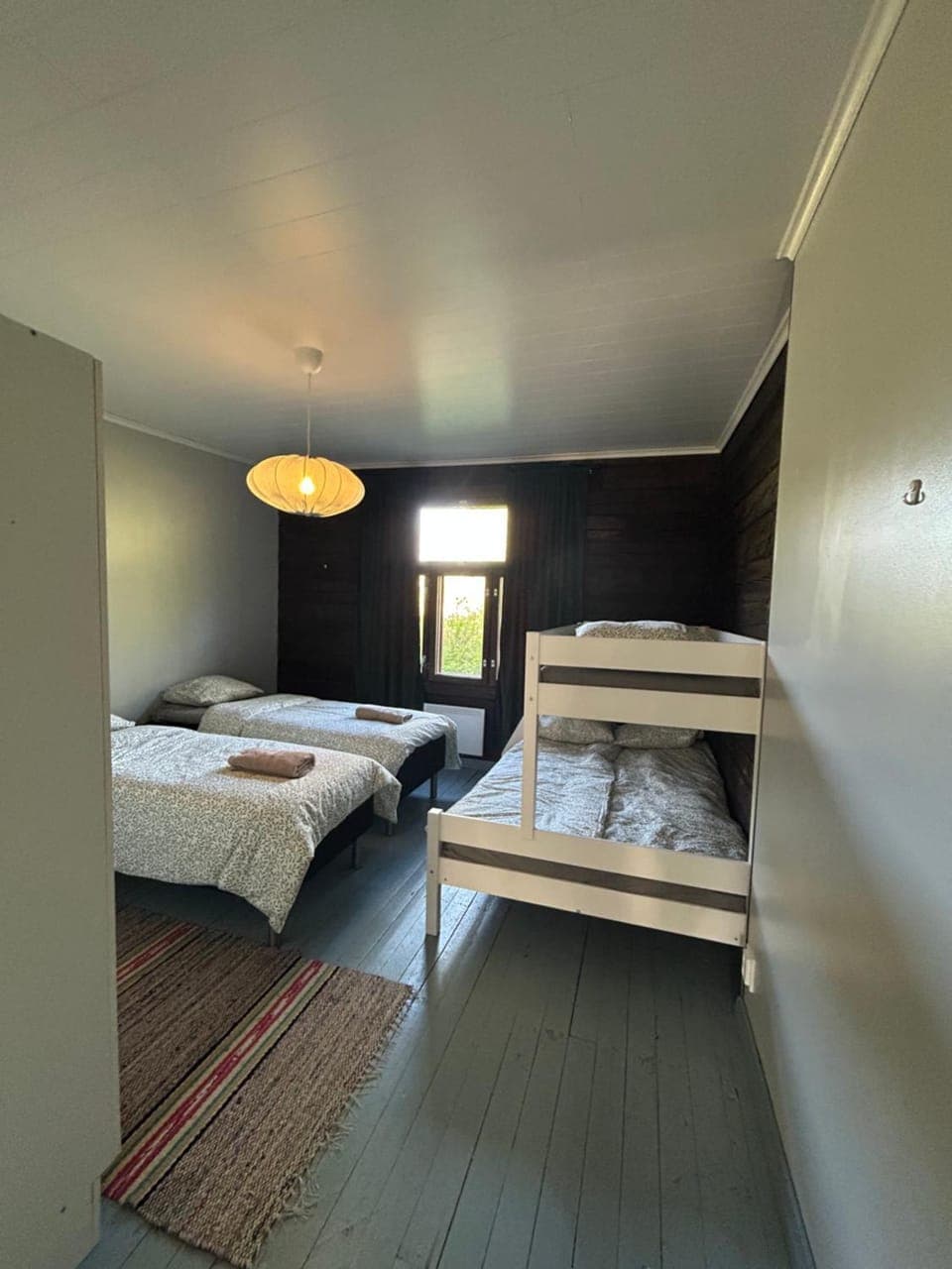 Bed, Photo of the whole room, Bedroom, bunk bed, towels