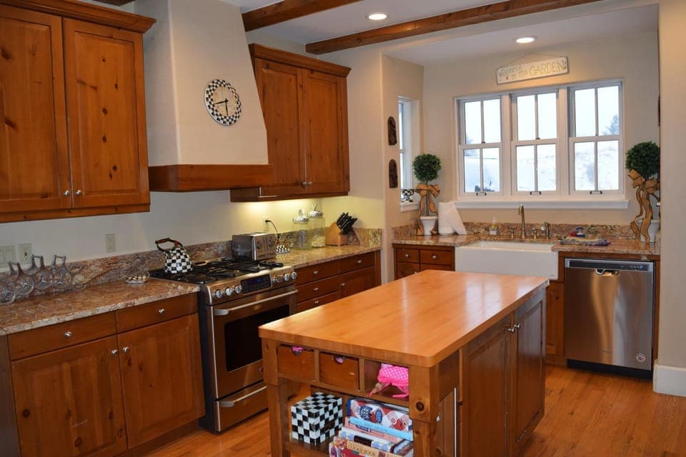 Kitchen or kitchenette