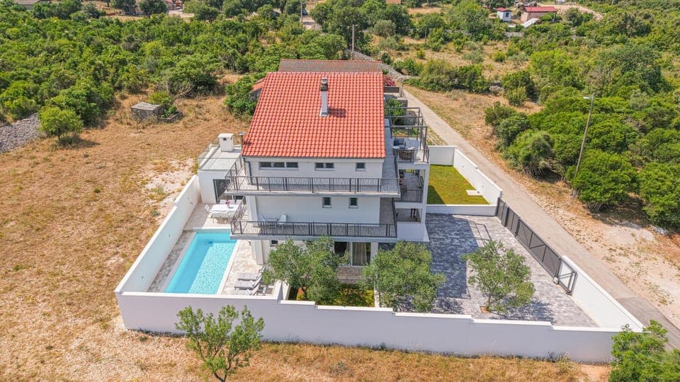 Property building, Restaurant/places to eat, Swimming pool, Breakfast