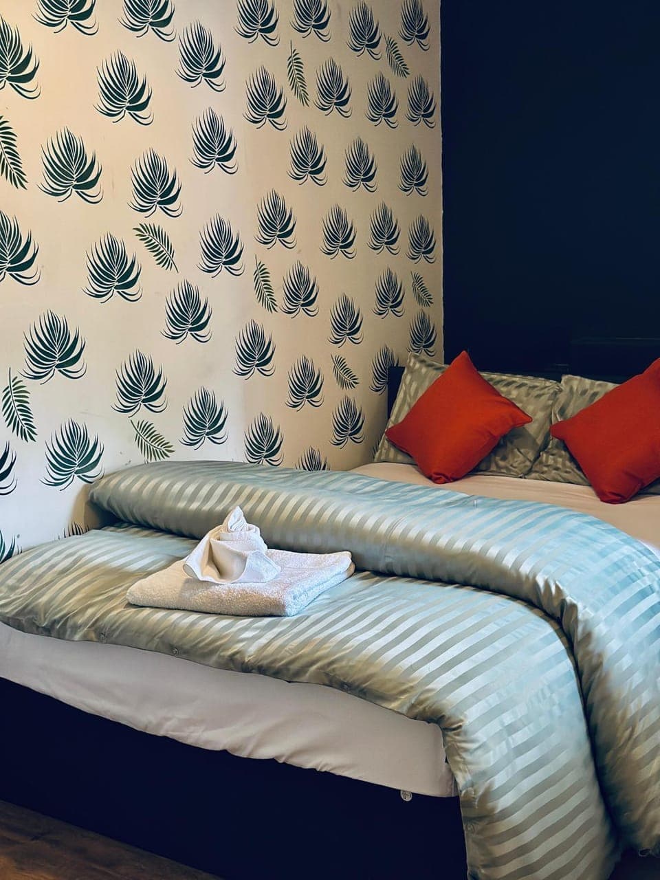 Bed, Photo of the whole room, Bedroom, towels