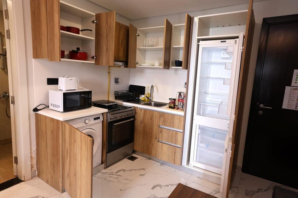 Kitchen or kitchenette, washing machine