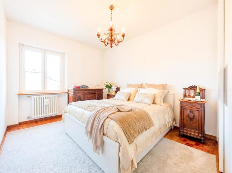 Bed, Photo of the whole room, Bedroom, internet