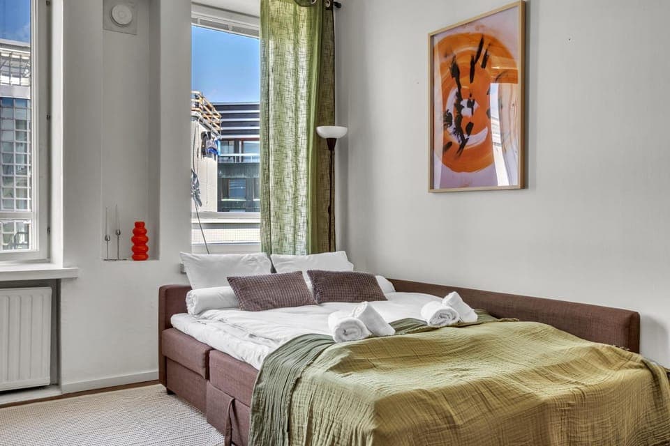Nordic Top-Floor Kamppi Square 100m tram and bus Apartment in Helsinki