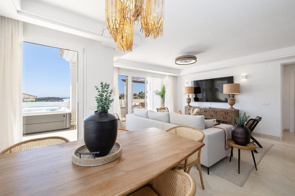 Living room, Dining area