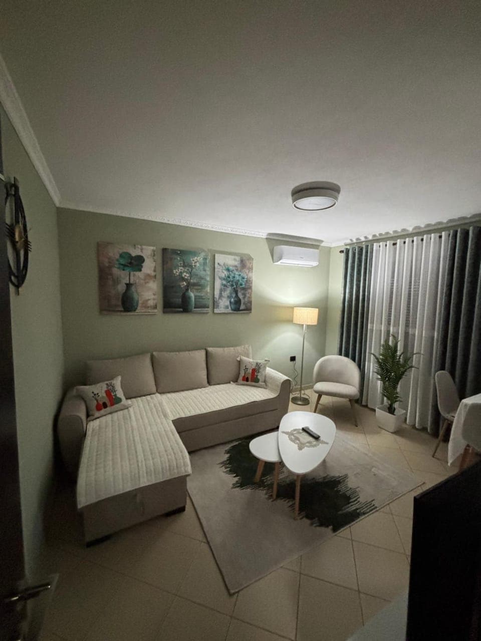 Living room, Photo of the whole room, Seating area