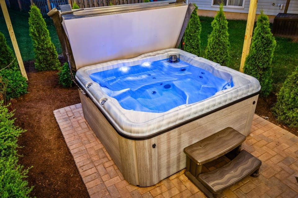 Cedar Point, Kalahari, Sports Force, Hot tub, Fire pit, EV, Pets, Beach, Fireplace, Park House in Huron