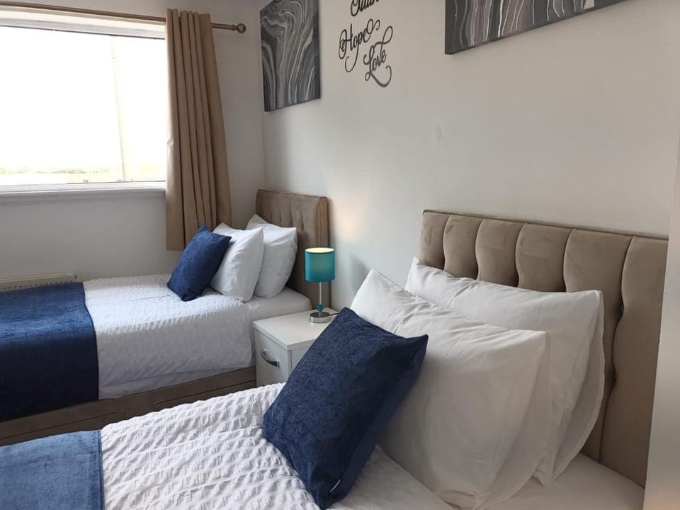 Photo of the whole room, Bedroom