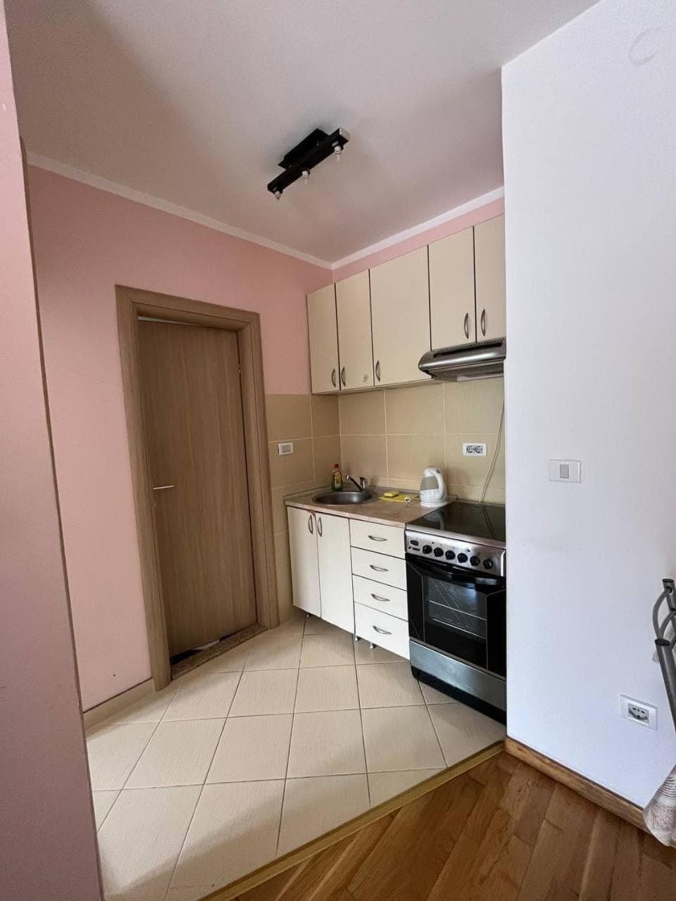 Kitchen or kitchenette, oven, stove