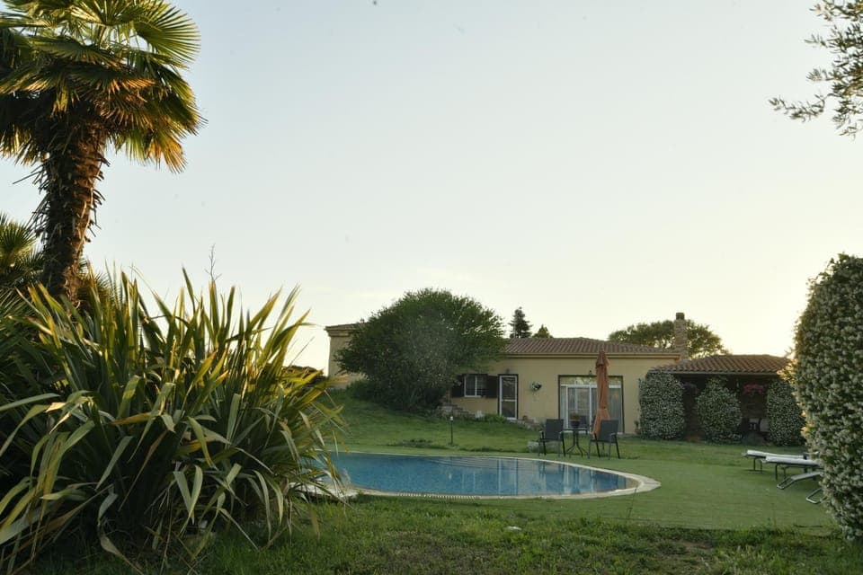 Property building, Garden, Swimming pool