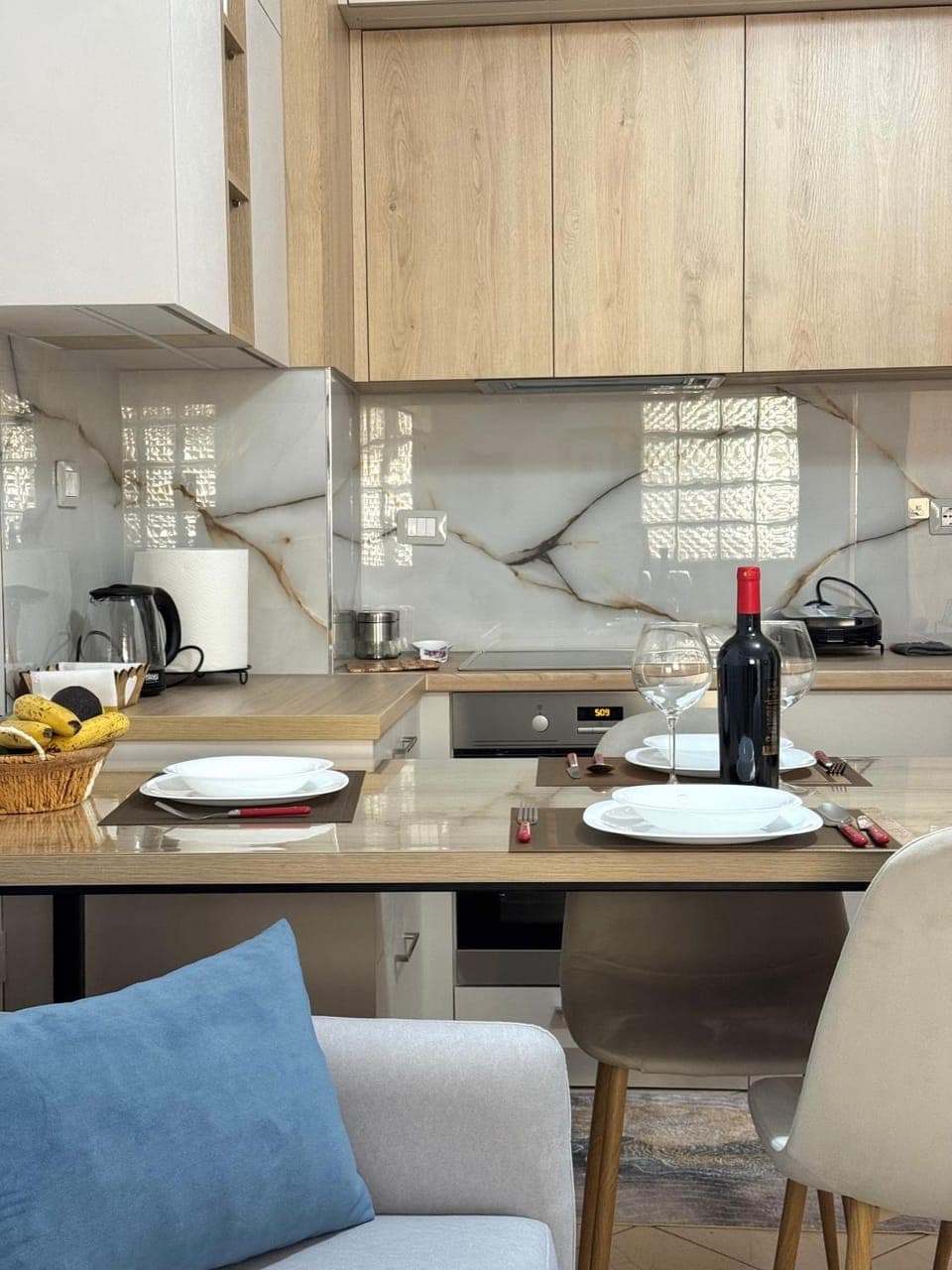 Kitchen or kitchenette, Dining area