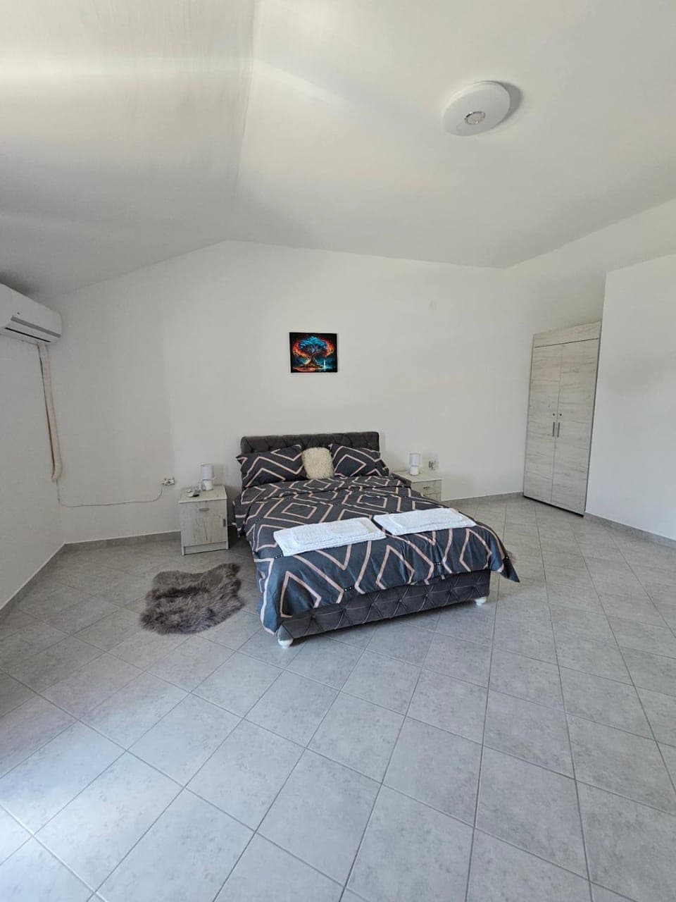 Bed, TV and multimedia, Bedroom, air conditioner