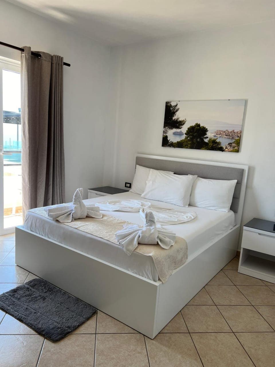 Bed, Bedroom, towels