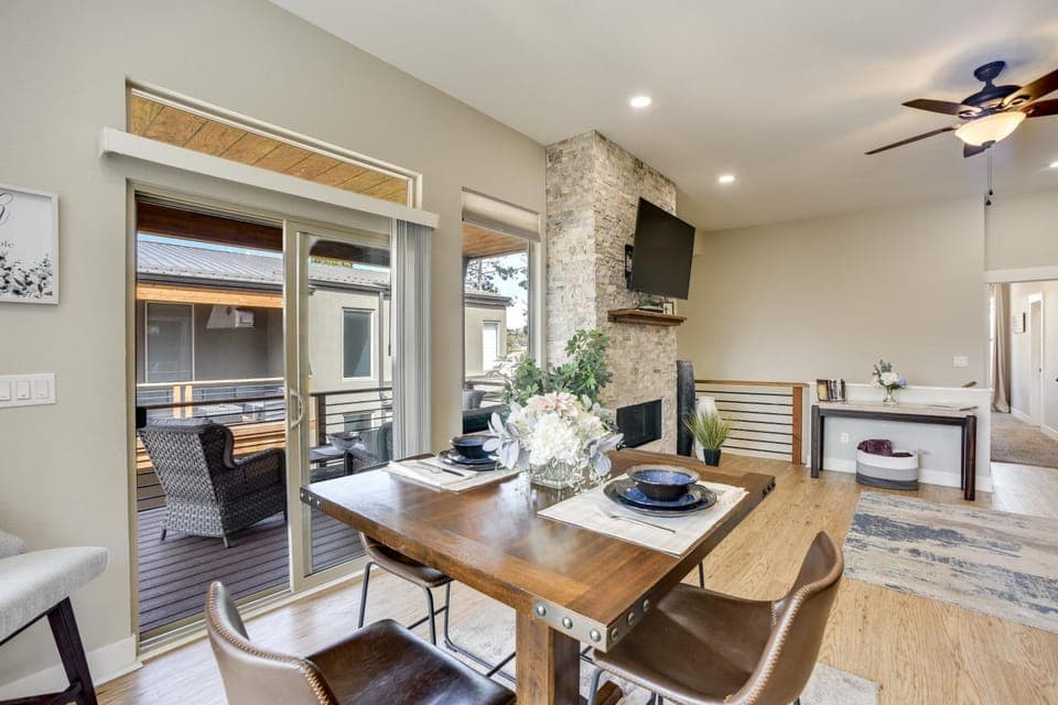 Dtwn Woodland Park Townhome w/ Covered Deck House in Woodland Park
