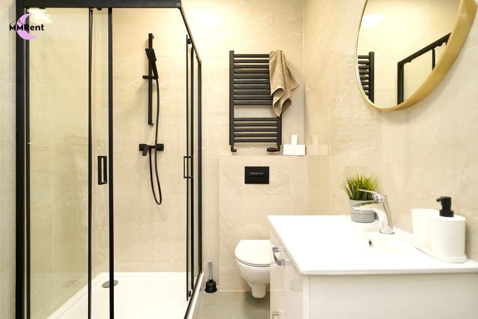 Shower, Toilet, Bathroom, towels