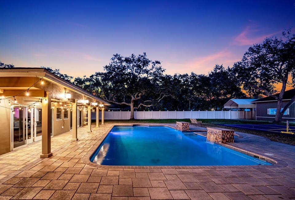 Night, Pool view