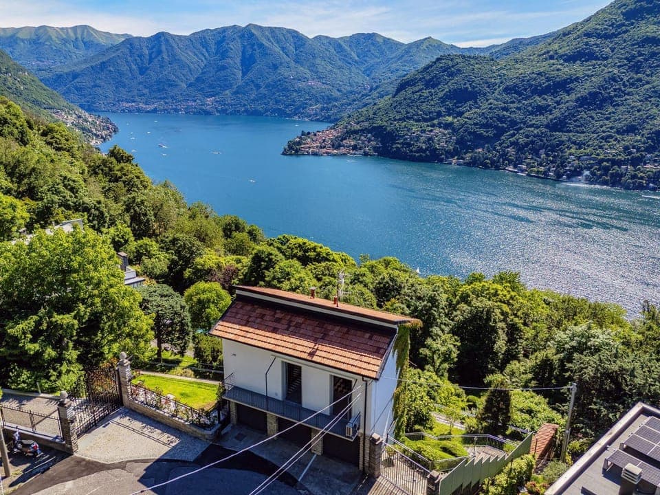 Property building, Spring, Day, Neighbourhood, Natural landscape, Bird's eye view, Lake view, Mountain view, Parking