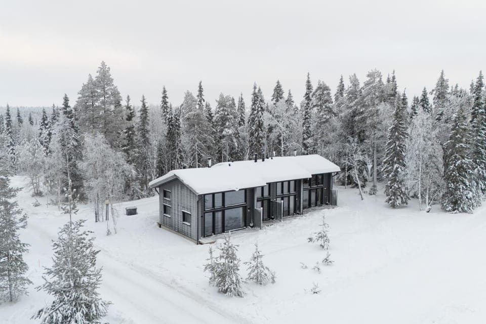 Property building, Facade/entrance, Off site, Day, Neighbourhood, Natural landscape, Winter, Area and facilities