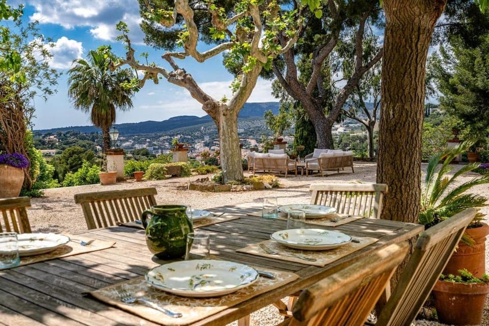 Day, Natural landscape, Dining area, Mountain view