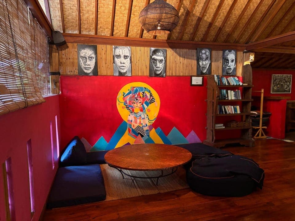 Restaurant/places to eat, Seating area