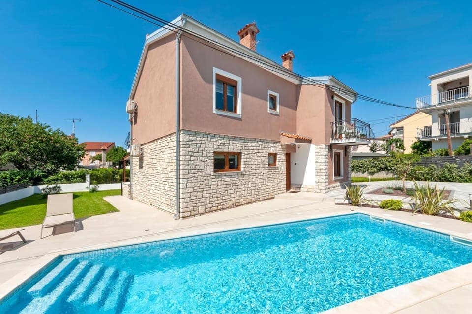 Property building, Pool view, Swimming pool, sunbed