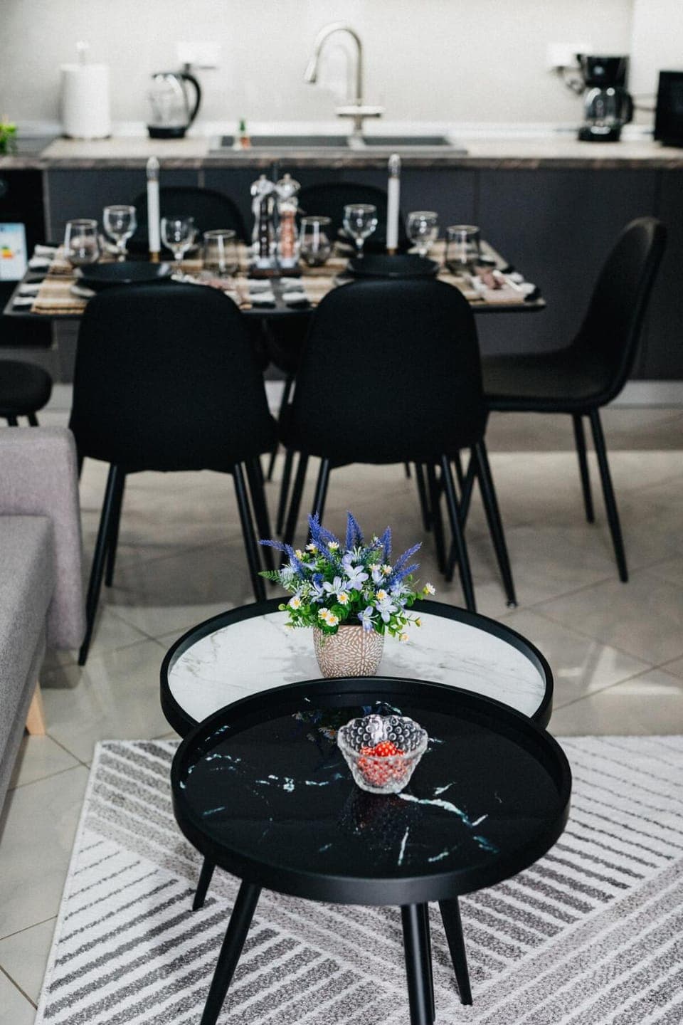 Kitchen or kitchenette, Seating area, Dining area