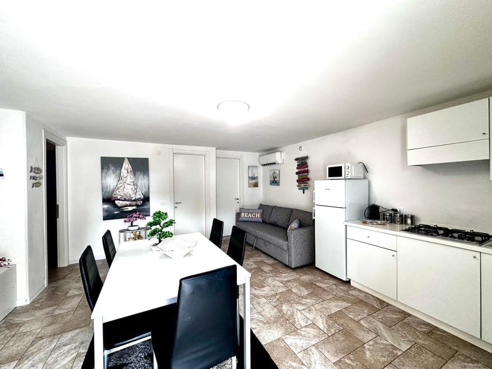 Kitchen or kitchenette, Living room, Seating area, Dining area, stove