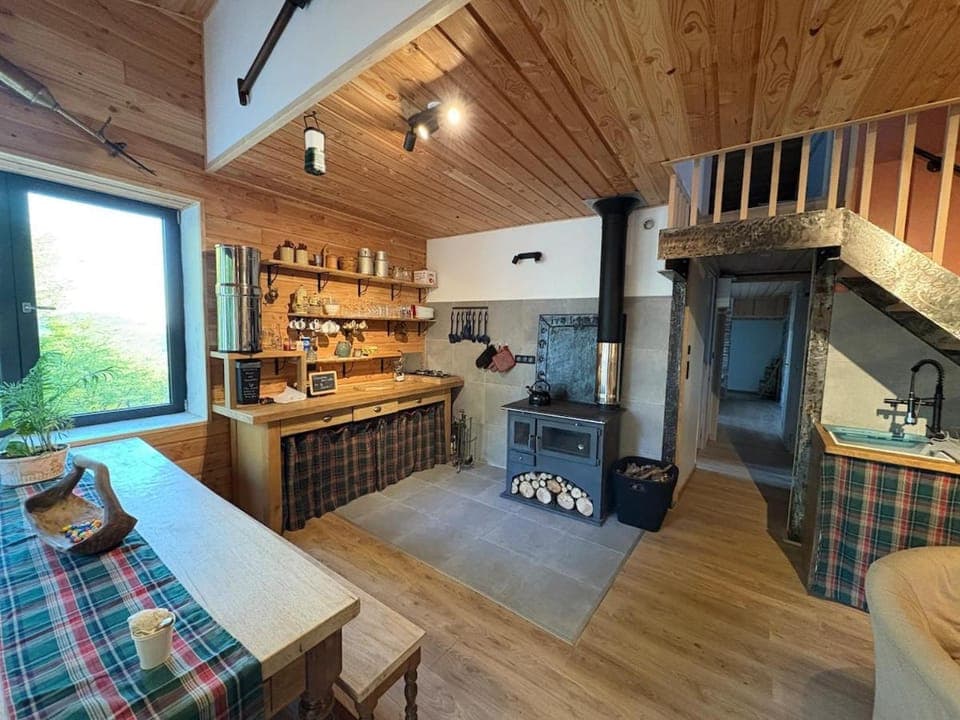 Kitchen or kitchenette, Living room