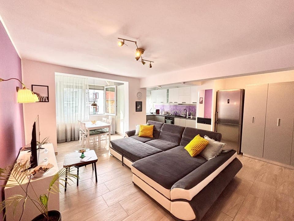 Communal lounge/ TV room, TV and multimedia, Living room, Seating area