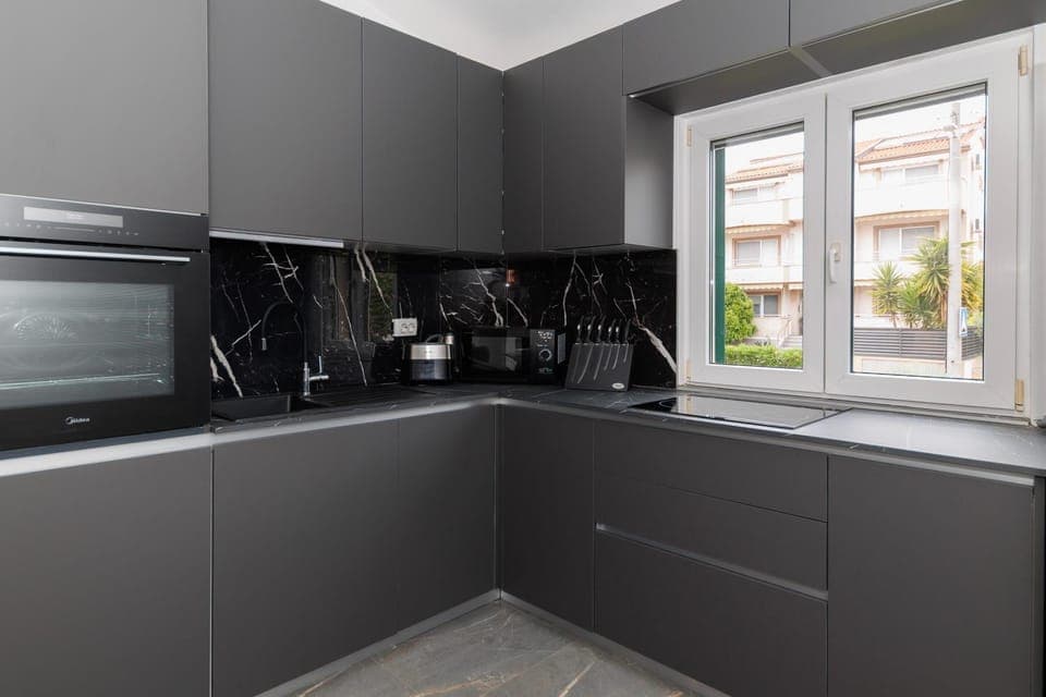 Coffee/tea facilities, Kitchen or kitchenette, oven