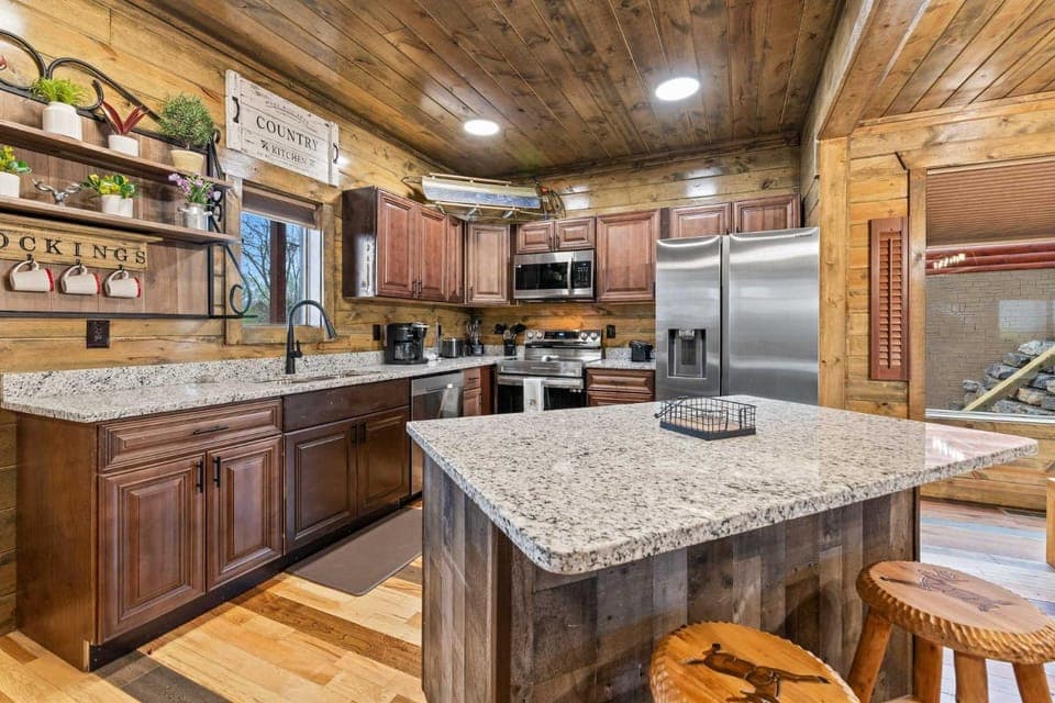 Cabin w Hot Tub & Game Room in the Smokys Cabin in Sevierville