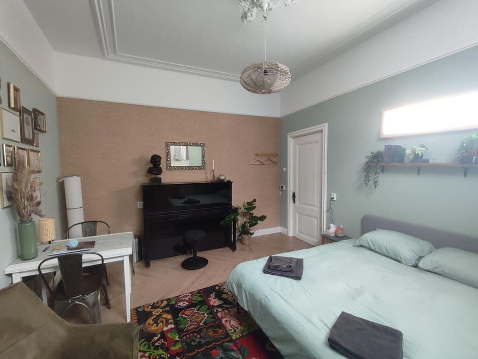 Bed, Decorative detail, Seating area, Bedroom, towels