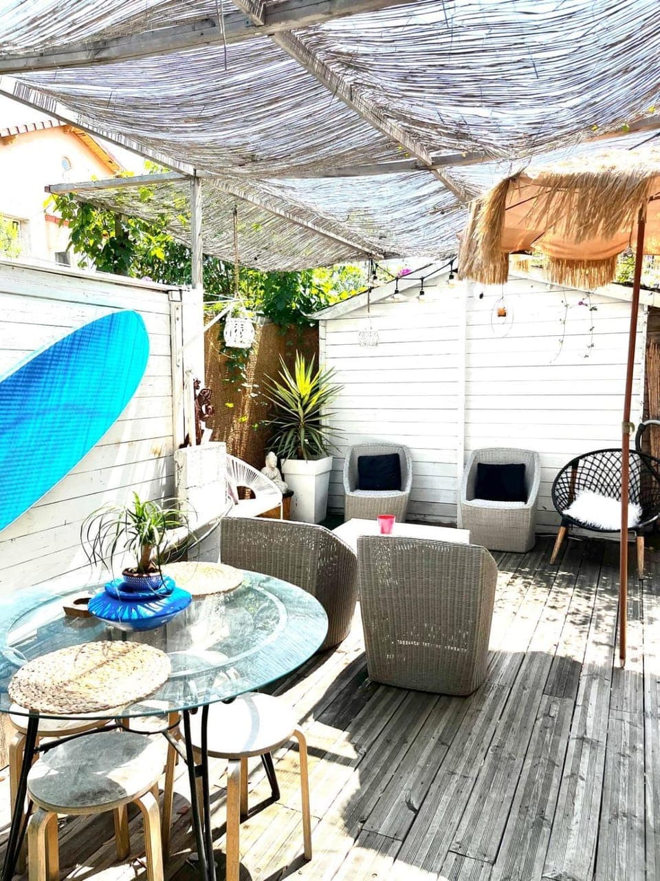 Patio, Day, Living room, Dining area