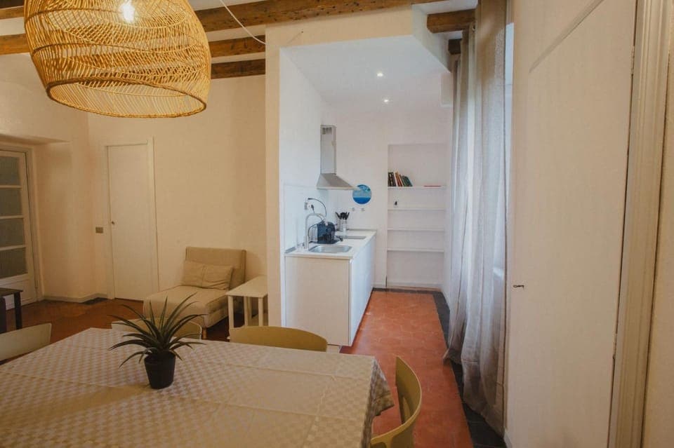 Kitchen or kitchenette, Seating area, Dining area