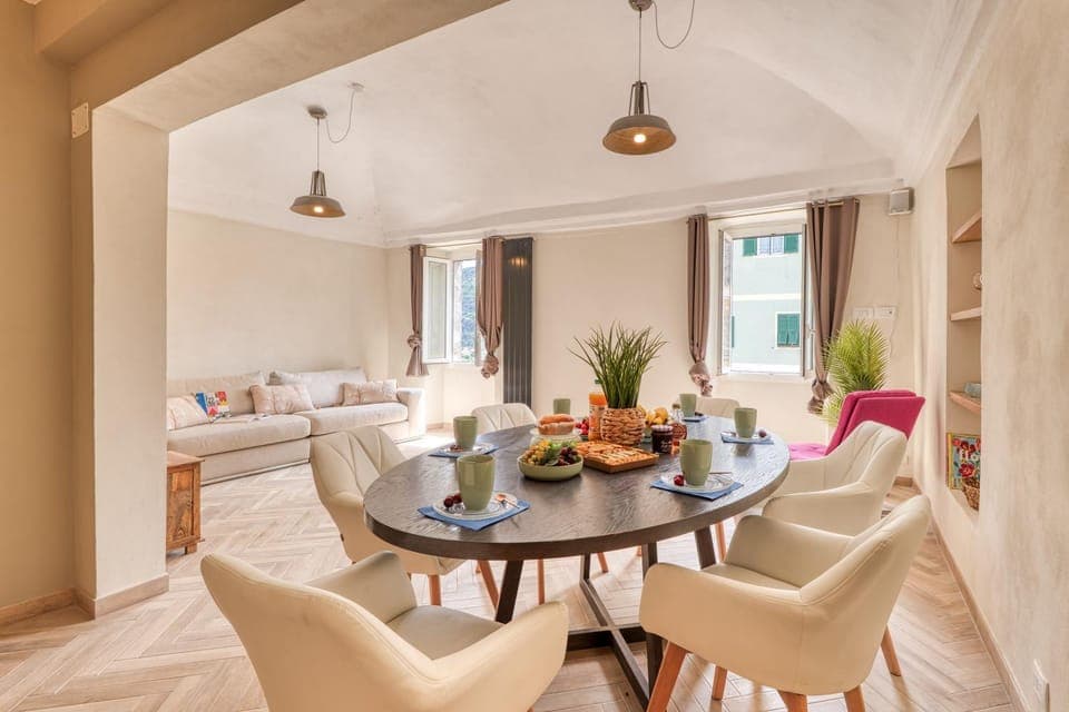 Living room, Dining area