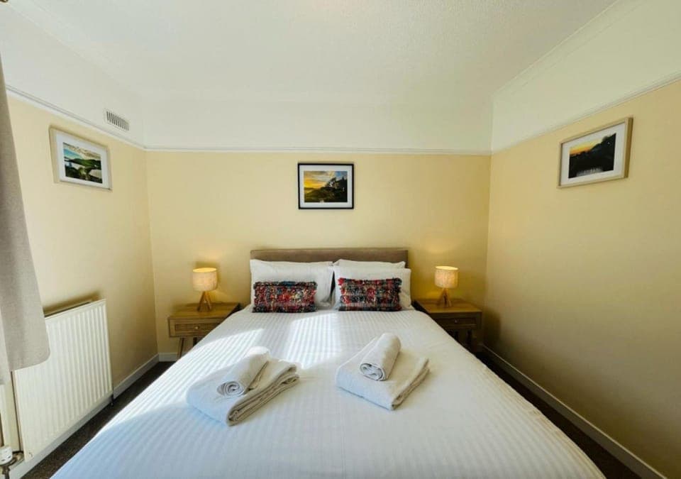 Bed, Photo of the whole room, towels