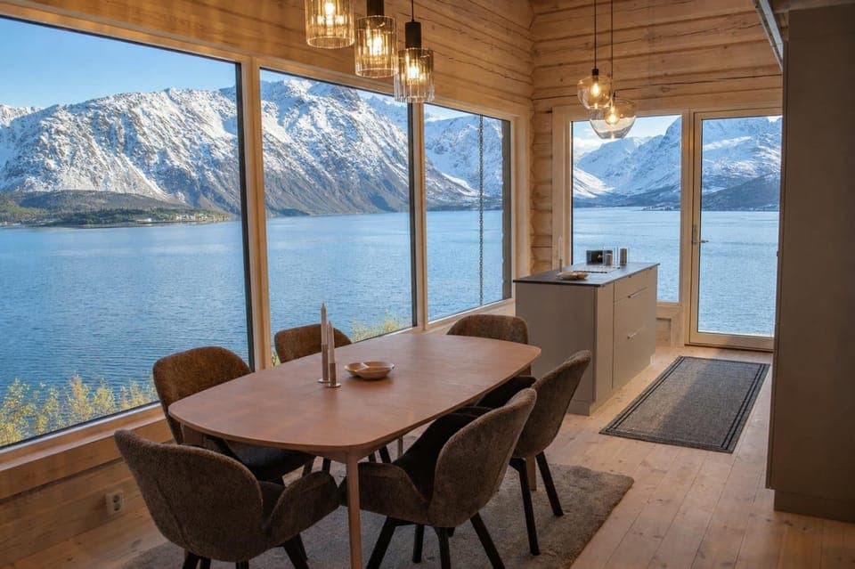 Dining area, Mountain view, Sea view