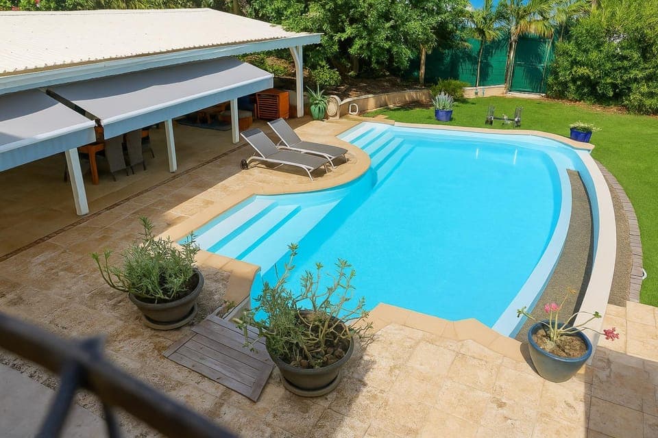 Villa pied dans l'eau Plage de Petit Havre avec piscine Villa in Le Gosier