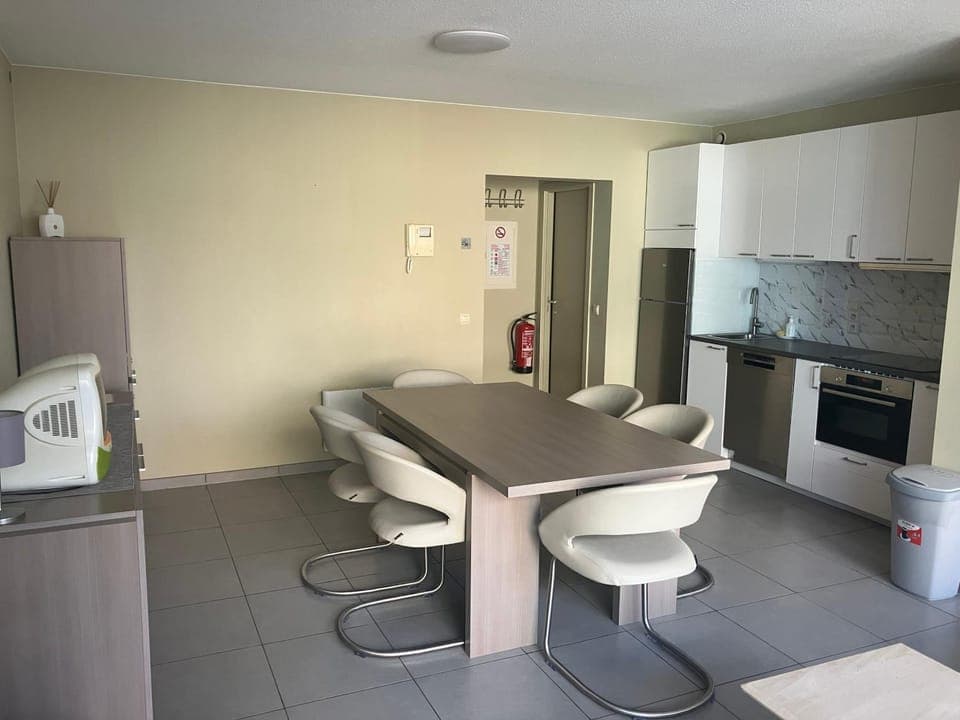 Kitchen or kitchenette, Dining area, oven, pet friendly, stove